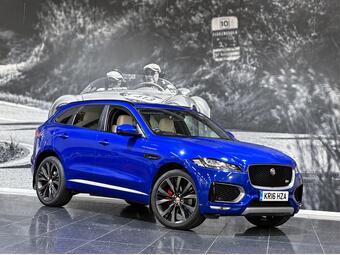 Jaguar F-PACE SUV 3.0 D300 V6 First Edition Auto AWD Euro 6 (s/s) 5dr