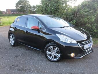 Peugeot 208 Hatchback 1.2 VTi PureTech Roland Garros Euro 5 5dr
