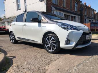 2020 YARIS 1.5 VVT H Y20 BI TONE E CVT EURO 6 S S... photo