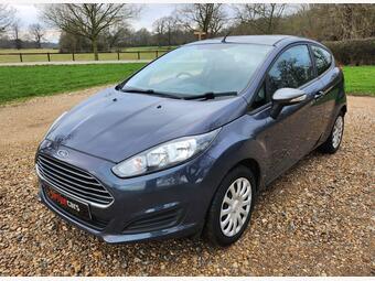 2014 POPULAR CHOICE FOR DRIVERS SEEKING RELIABILITY AND EFFICIENCY. THIS PARTICULAR MODEL IS EQUIPPED... photo