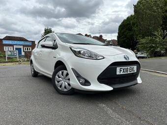 2018 Toyota Aqua 5dr 36 Photos photo