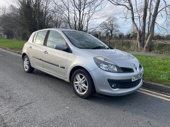 Renault Clio Hatchback 1.4 16v Dynamique 5dr