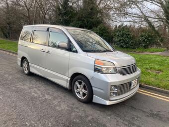 Toyota Voxy MPV