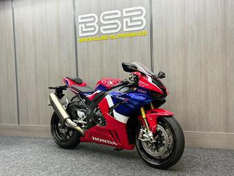 2020 honda cbr1000rr-r fireblade sp euro 5 1000cc 21 photos  cbr1000rr-r fireblade sp euro 5 1000cc !deposit taken similar wanted! £14,790... photo
