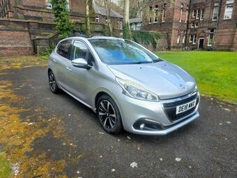 Peugeot 208 Hatchback 1.2 PureTech Allure Premium Euro 6 (s/s) 5dr