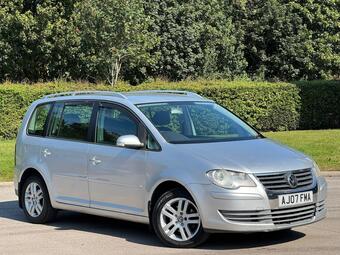 2007 TOURAN 2.0 TDI SE MPV 5DR DIESEL DSG 7 SEATS 172 G KM,... photo