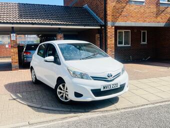 Toyota Yaris Hatchback 1.33 Dual VVT-i TR Euro 5 5dr