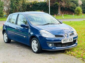 2008 CLIO 1.6 VVT DYNAMIQUE 5DR 32 PHOTOS RENAULT CLIO 1.6 VVT DYNAMIQUE 5DR... photo