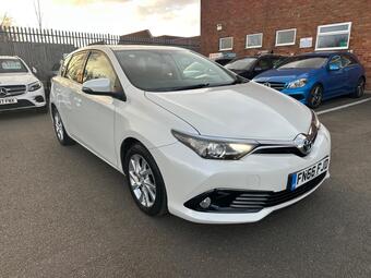 2016 TOYOTA AURIS 1.6 D 4D BUSINESS EDITION EURO 6 S S 5DR SAFETY SENSE... photo