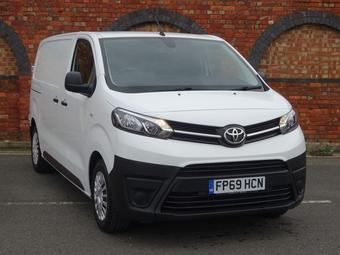 toyota proace icon spec