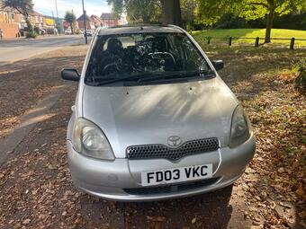 Toyota Yaris 1.3 VVT-i 16v CDX 5dr
