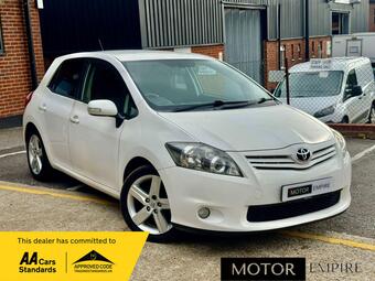 Toyota AURIS 1.6 V-Matic SR Euro 5 5dr
