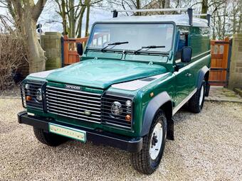 Land Rover Defender 110 2.5 TD5 Hard Top SUV MWB 3dr