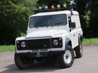 Land Rover Defender 110 2.4 TDCi Utility Wagon 4WD MWB Euro 4 5dr
