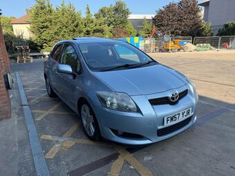 Toyota Auris 2.2 D-4D SR 180 5dr