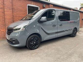 Renault TRAFIC 2.0 dCi ENERGY 30 Black Edition LWB Standard Roof Euro 6 (s/s) 5dr