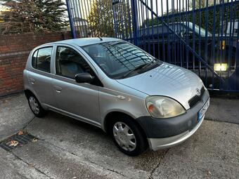 Toyota Yaris 1.0 VVT-i 16v GLS 5dr