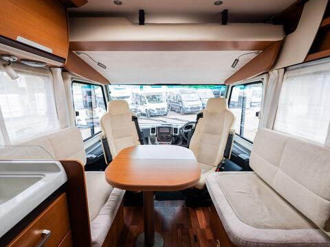 Niesmann and Bischoff Arto 64 GL