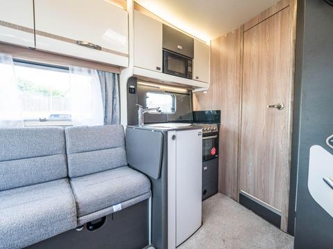 Swift Voyager 584
