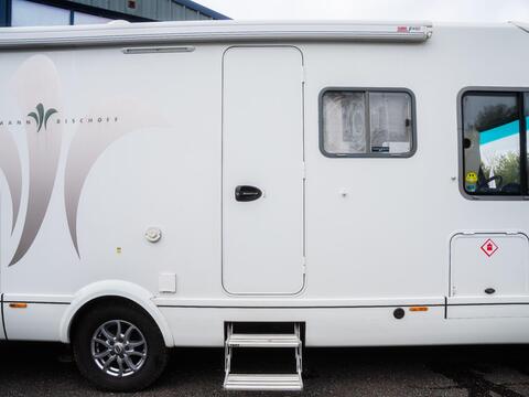 Niesmann and Bischoff Arto 64 GL