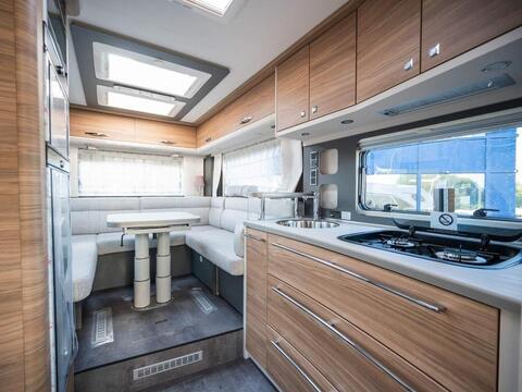 Dethleffs Alpa Coachbuilt A 6820-2