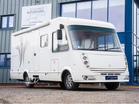 Niesmann and Bischoff Arto 64 GL