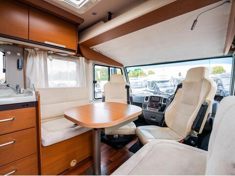 Niesmann and Bischoff Arto 64 GL