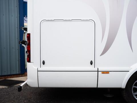 Niesmann and Bischoff Arto 64 GL