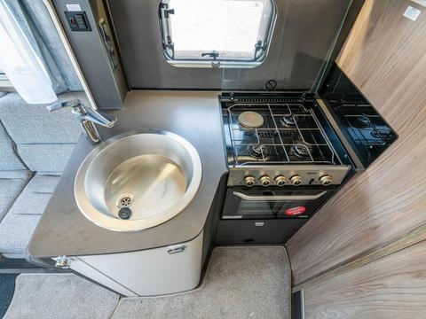 Swift Voyager 584