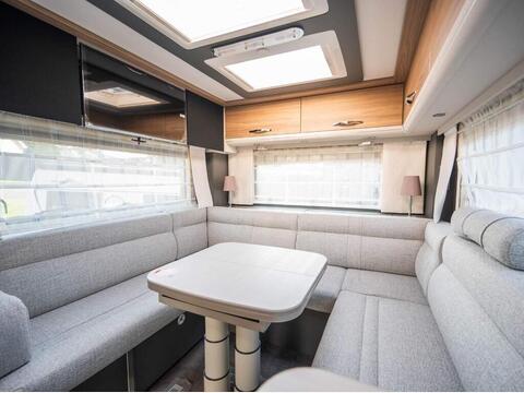 Dethleffs Alpa Coachbuilt A 6820-2