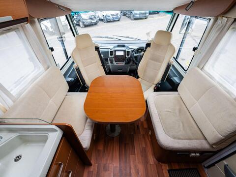 Niesmann and Bischoff Arto 64 GL