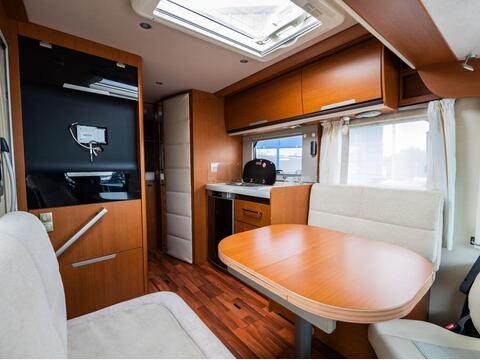 Niesmann and Bischoff Arto 64 GL