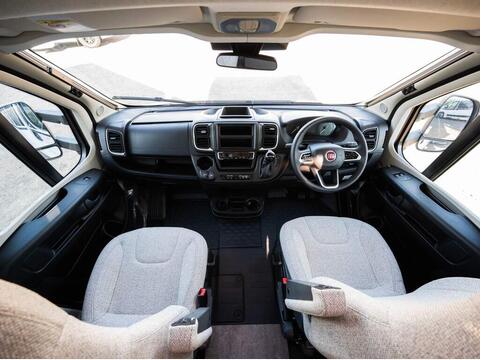 Dethleffs Alpa Coachbuilt A 6820-2