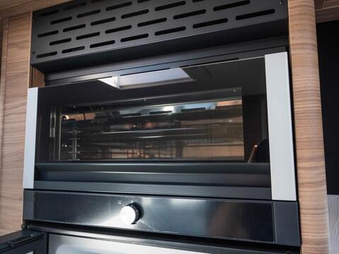 Dethleffs Alpa Coachbuilt A 6820-2