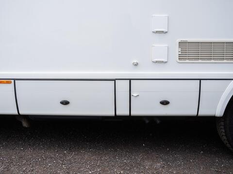 Niesmann and Bischoff Arto 64 GL