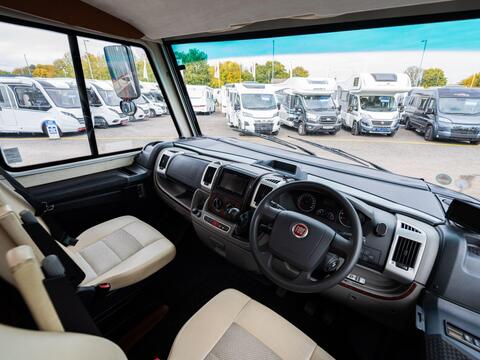 Niesmann and Bischoff Arto 64 GL