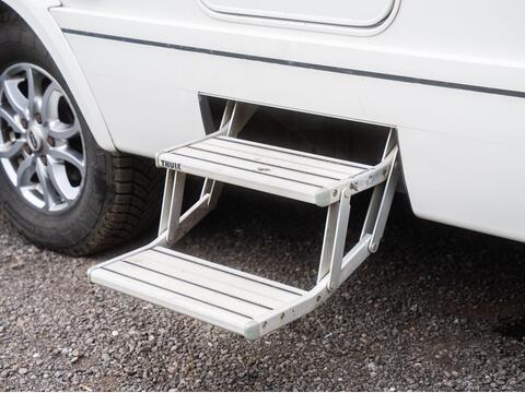 Niesmann and Bischoff Arto 64 GL