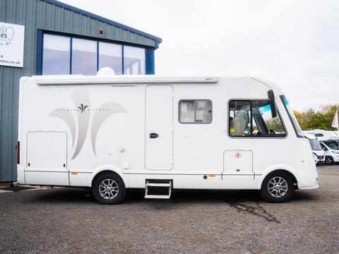 Niesmann and Bischoff Arto 64 GL