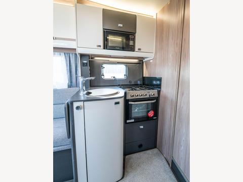 Swift Voyager 584