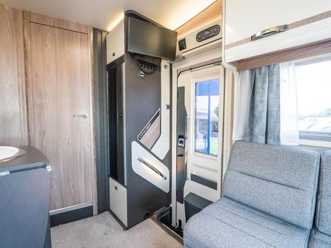 Swift Voyager 584