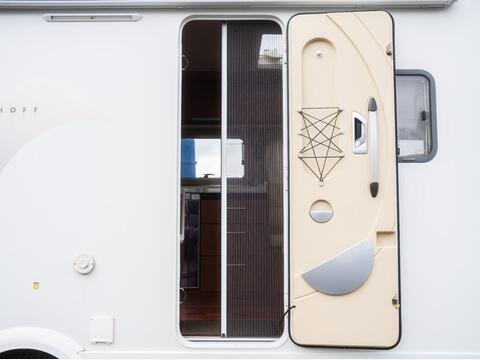 Niesmann and Bischoff Arto 64 GL