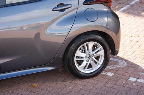 Mazda2 HYBRID