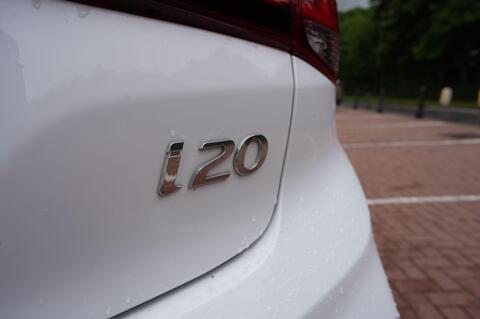 i20