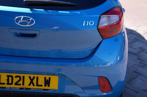 i10