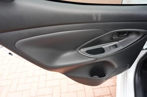 Mazda2 HYBRID