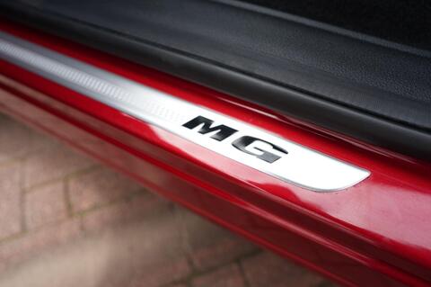 MG HS