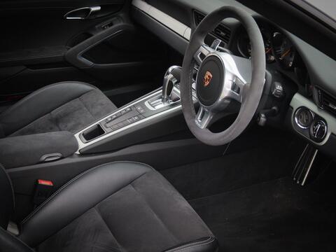 Porsche 911 view 3