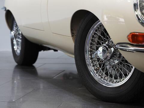 Jaguar E-Type view 24