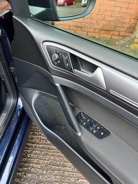 Volkswagen Golf view 24