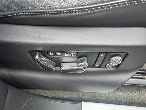 Bentley Bentayga view 18